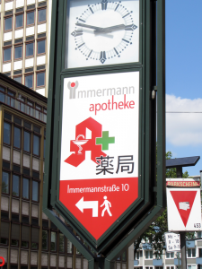 Apothekenschild im Japanischen Viertel Düsseldorf